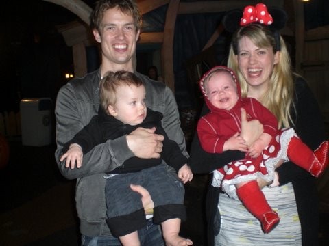 Image: Jonny Lang with wife Haylie Johnson and their twins